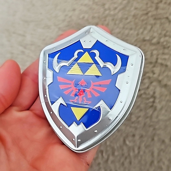 Zelda Mints, Collectible Shield Tin 🗡🛡*Free with Any Other Purchase* - Picture 2 of 3